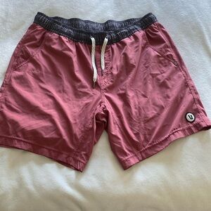 Men’s Large Vuori Kore shorts Saltwater Red